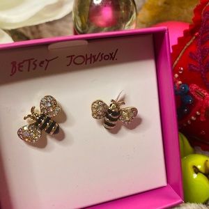 Betsey Johnson  🐝 bee stud earrings..